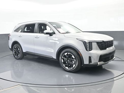 Used 2025 Kia Sorento S w/ Panoramic Sunroof Package image 8