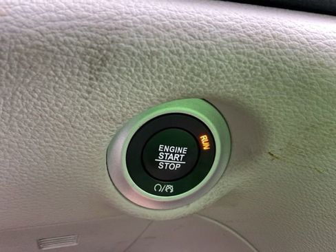 Used 2023 Chrysler Pacifica Limited image 25