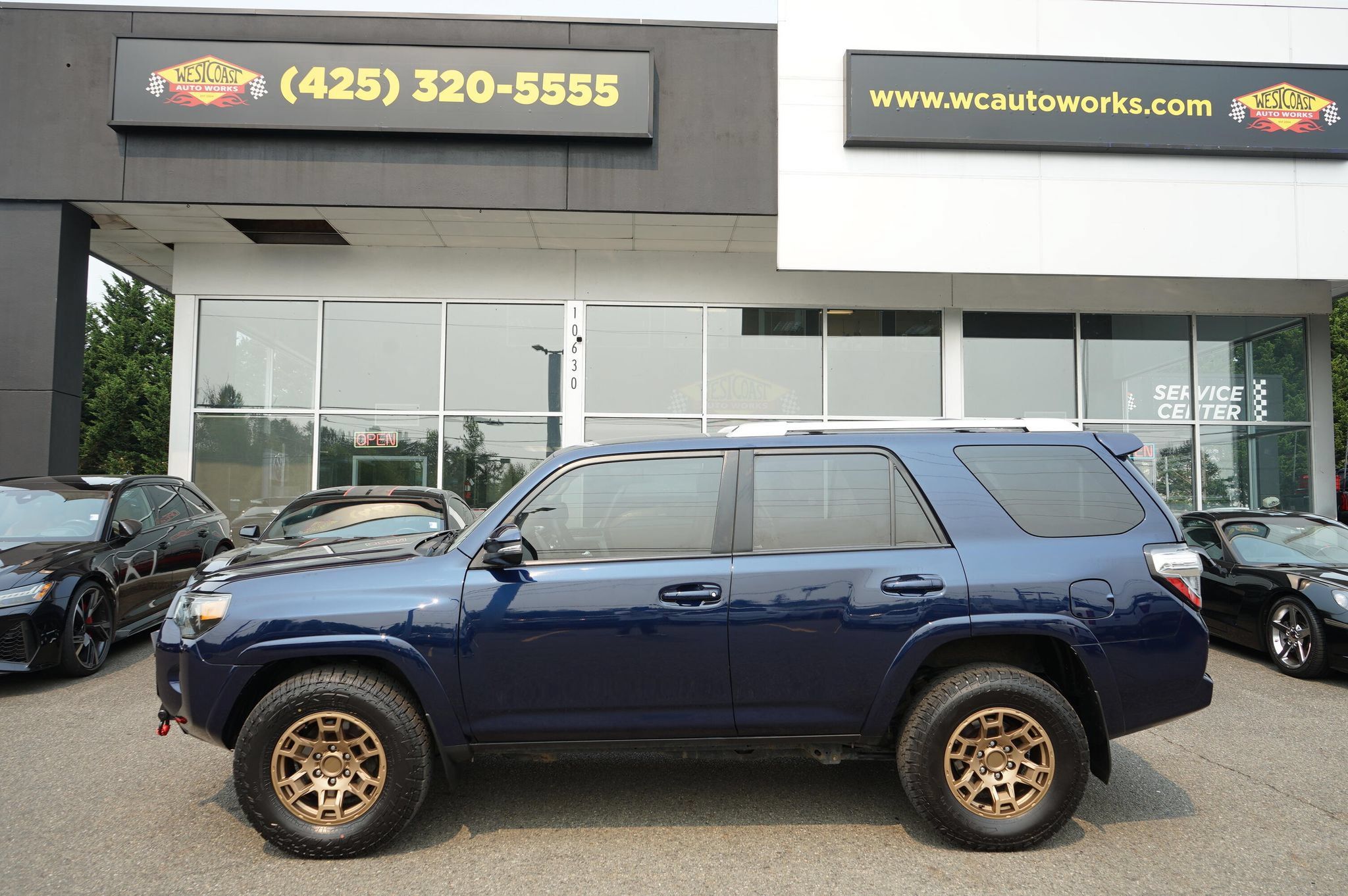 Used 2018 Toyota 4Runner SR5 Premium AWD/4WD image 2