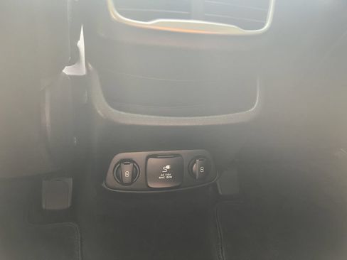 Used 2019 Hyundai Santa Fe FWD image 18