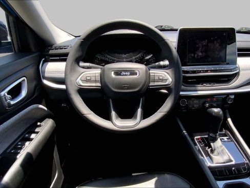 Used 2022 Jeep Compass Latitude FWD image 6