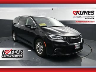 Used 2024 Chrysler Pacifica Touring-L FWD video 1