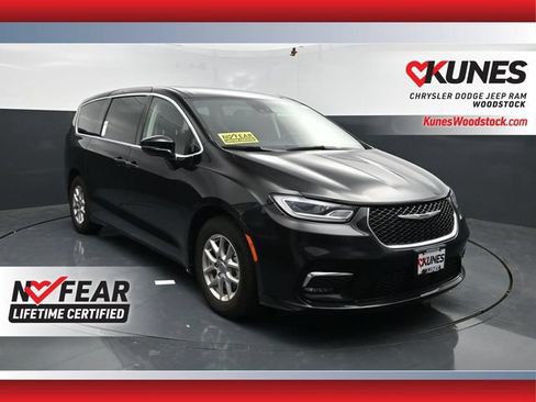 Used 2024 Chrysler Pacifica Touring-L FWD image 1
