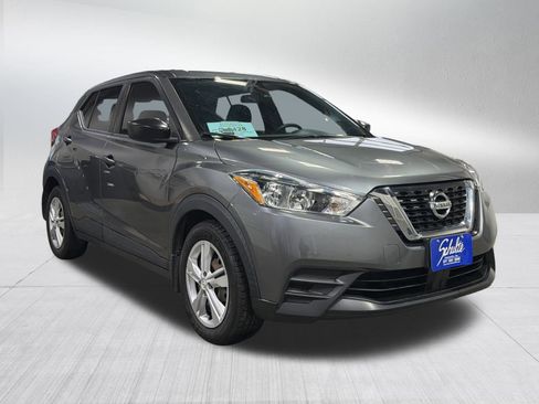Used 2020 Nissan Kicks S image 2
