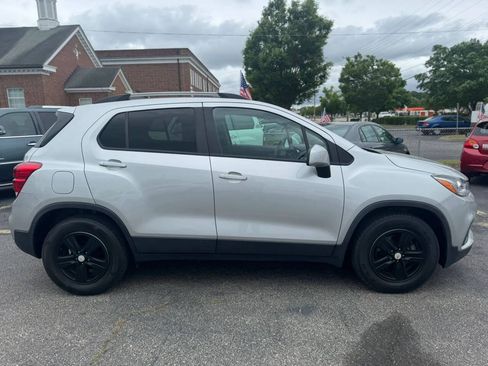 Used 2021 Chevrolet Trax LT FWD image 8