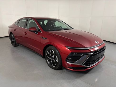 Used 2024 Hyundai Sonata SEL FWD image 2