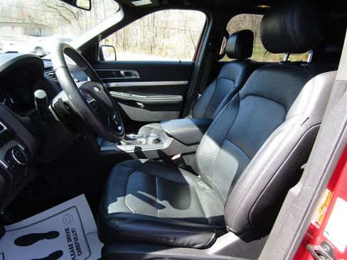 Used 2017 Ford Explorer XLT w/ Equipment Group 202A image 12