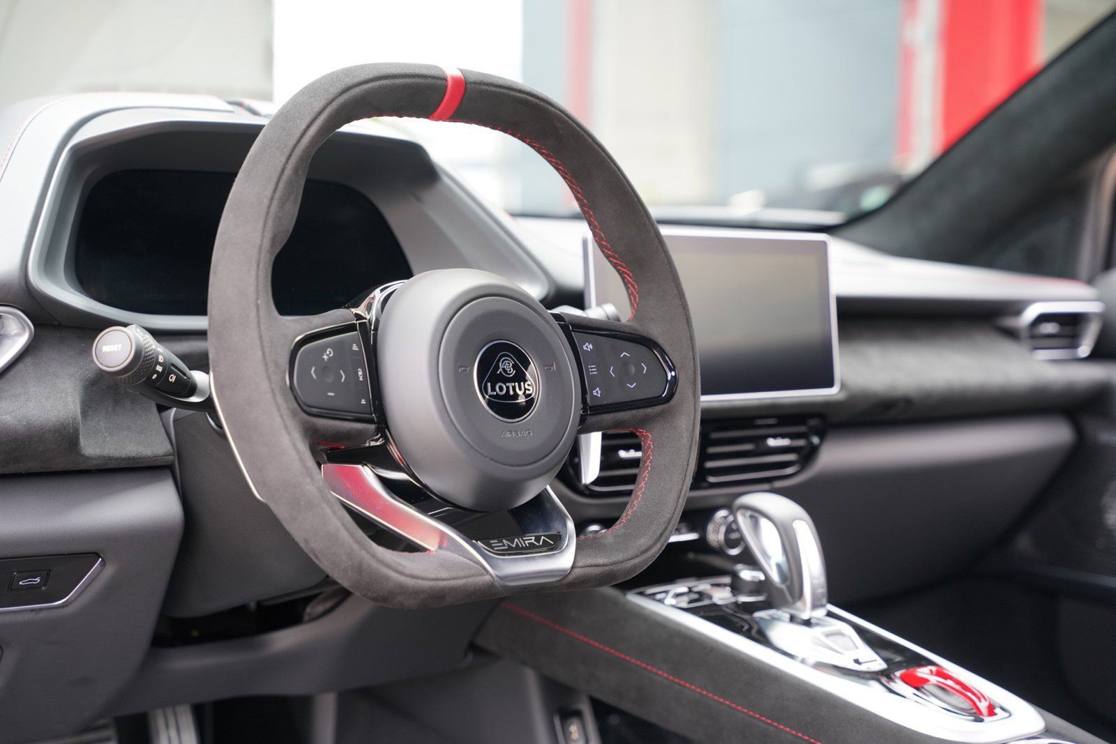 Used 2025 Lotus Emira RWD image 28