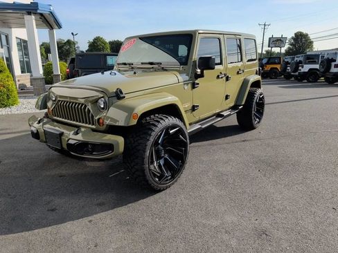 Used 2013 Jeep Wrangler Unlimited Sahara w/ Connectivity Group AWD/4WD image 6