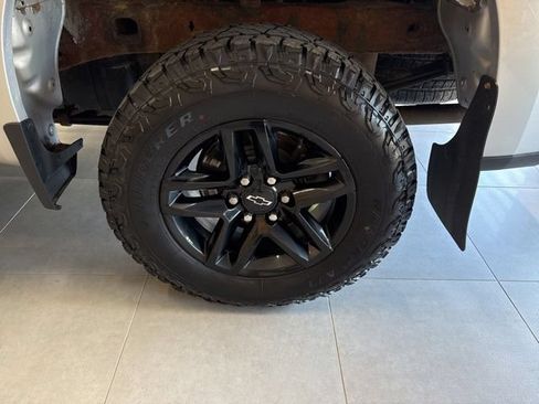 Used 2020 Chevrolet Silverado 1500 Custom Trail Boss w/ Custom Convenience Package AWD/4WD image 15