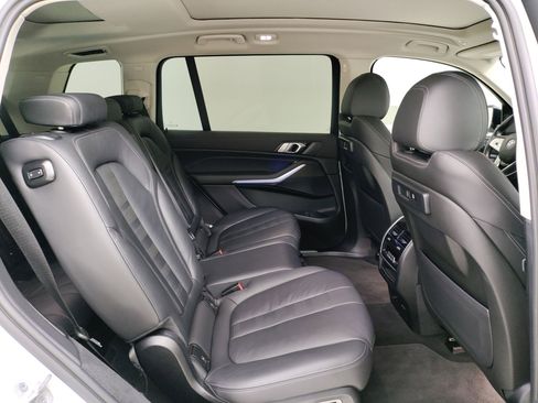 Used 2022 BMW X7 xDrive40i w/ Cold Weather Package image 32