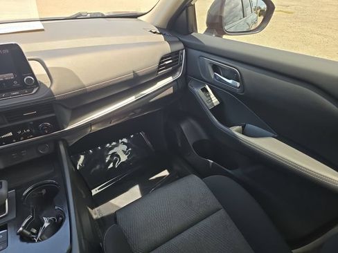 Used 2024 Nissan Rogue SV FWD image 12