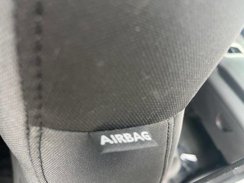 Used 2013 Ford Fiesta SE image 22