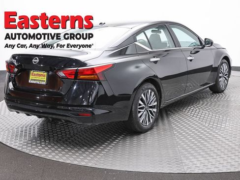 Used 2025 Nissan Altima 2.5 SV FWD image 5
