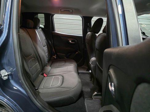 Used 2021 Jeep Renegade Latitude AWD/4WD image 16