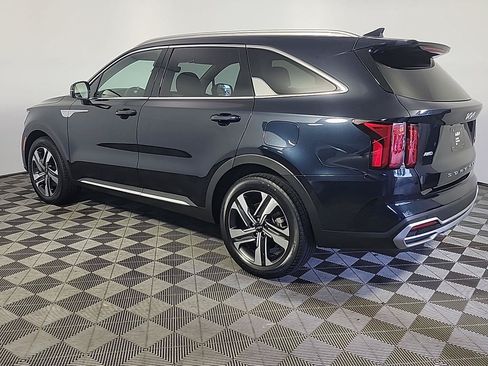 Certified 2022 Kia Sorento SX w/ Panoramic Sunroof Package AWD/4WD image 10