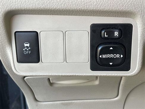 Used 2013 Toyota Corolla LE image 30