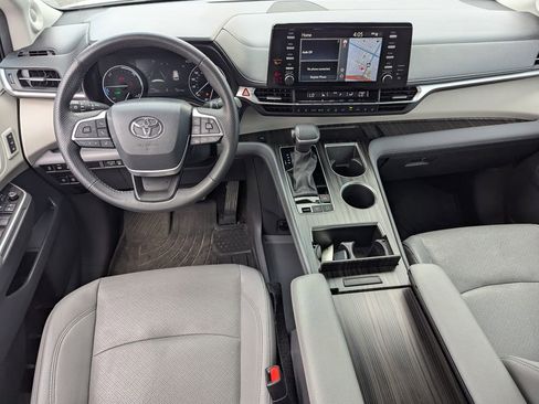 Used 2024 Toyota Sienna Limited FWD image 31