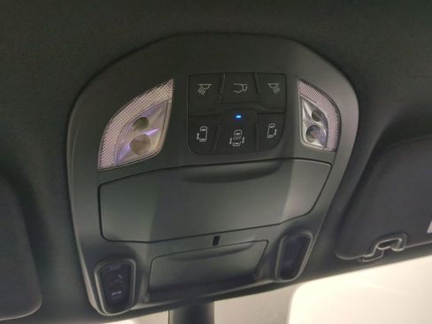 Used 2025 Chrysler Pacifica Limited image 25