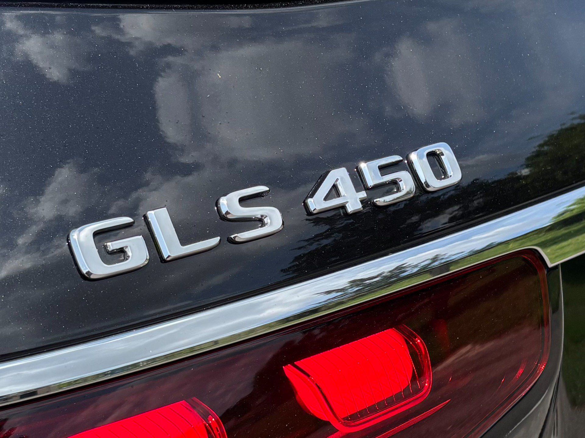 Used 2025 Mercedes-Benz GLS 450 4MATIC w/ AMG Line Exterior image 50