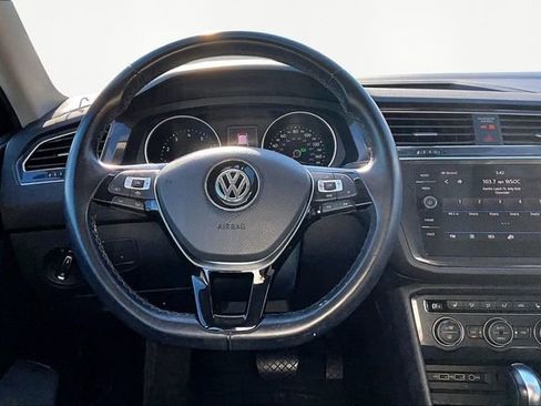Used 2019 Volkswagen Tiguan SE w/ Panoramic Sunroof Package image 8