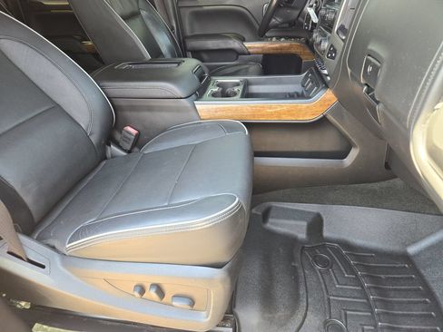 Used 2018 Chevrolet Silverado 2500 High Country w/ Duramax Plus Package AWD/4WD image 15