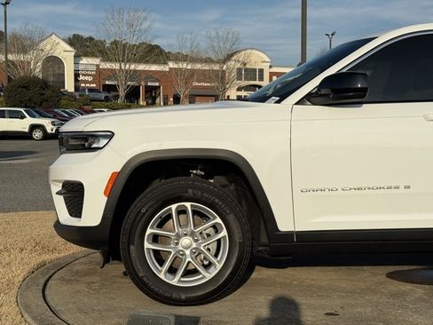 New 2025 Jeep Grand Cherokee Laredo image 11