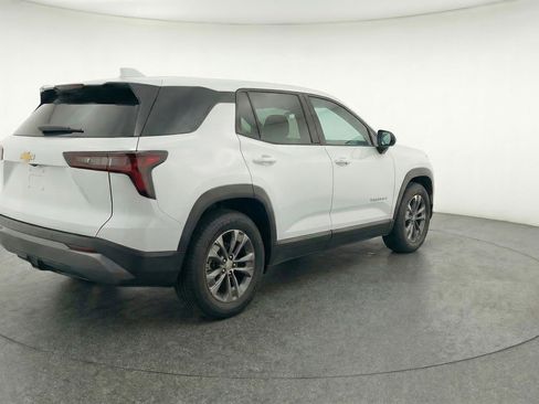 Used 2025 Chevrolet Equinox LT FWD image 9