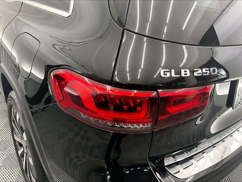 Certified 2022 Mercedes-Benz GLB 250 image 27