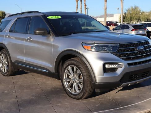 Used 2022 Ford Explorer XLT w/ Equipment Group 202A image 3