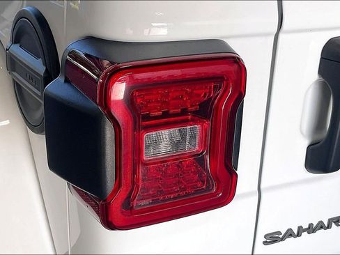 Used 2025 Jeep Wrangler Unlimited Sahara AWD/4WD image 18