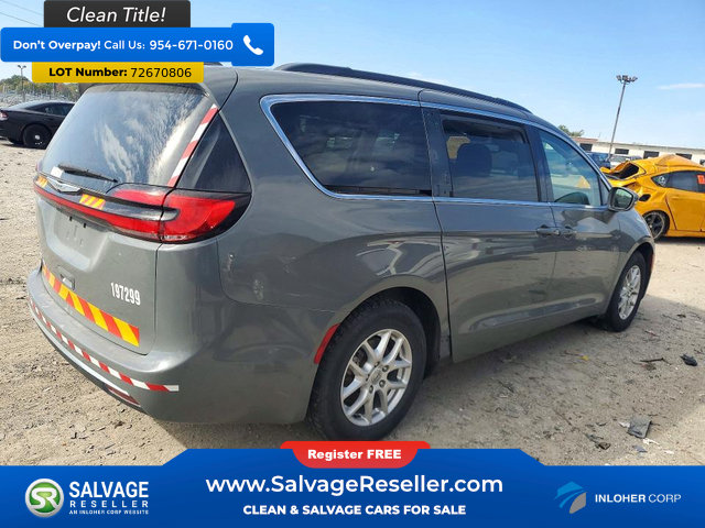 Used 2022 Chrysler Pacifica Touring-L FWD image 4