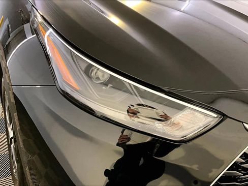 Used 2022 Toyota Highlander XLE AWD/4WD image 27