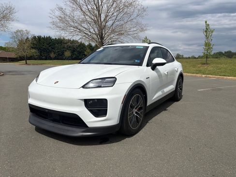 Certified 2025 Porsche Macan 4S Electric AWD/4WD image 1