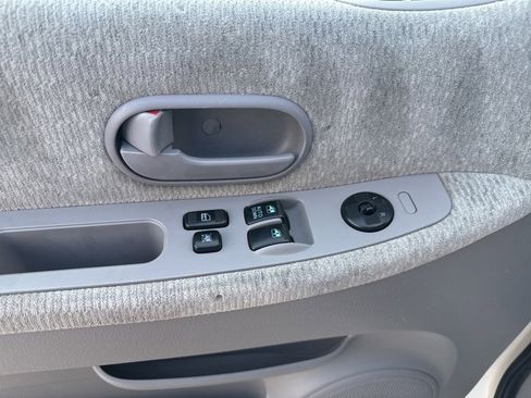 Used 2005 Kia Sedona EX image 16