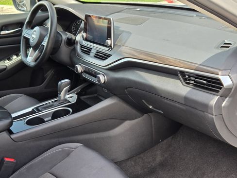 Used 2024 Nissan Altima 2.5 SV FWD image 29