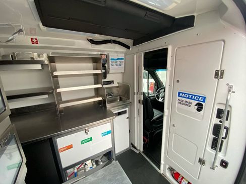 Used 2022 Mercedes-Benz Sprinter 4500 image 19