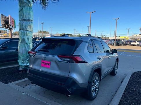 Used 2022 Toyota RAV4 XLE Premium image 19