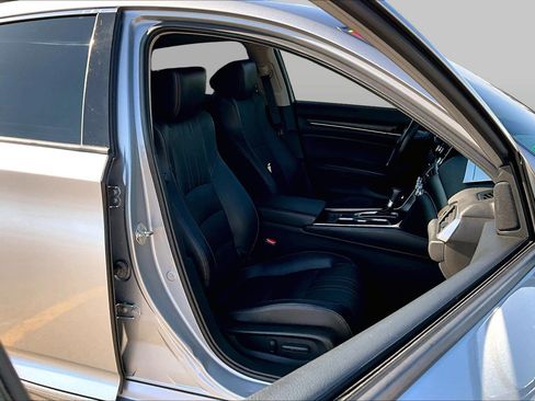 Used 2016 Subaru Outback 2.5i Limited AWD/4WD image 7