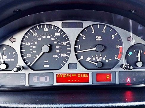 Used 2002 BMW 325i Sedan image 15