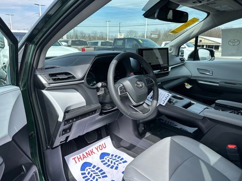 New 2026 Toyota Sienna XLE image 9