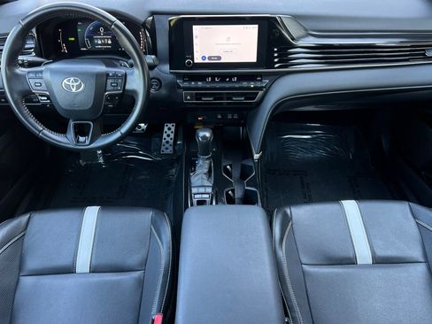Used 2025 Toyota Camry SE FWD image 16
