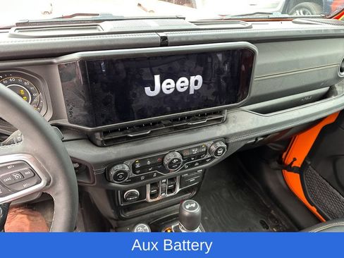 Used 2025 Jeep Wrangler Unlimited Sahara AWD/4WD image 10