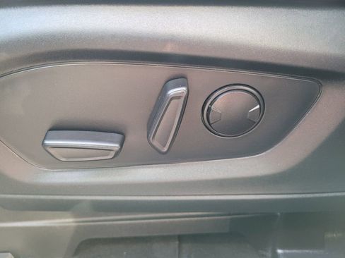 Used 2021 Ford Explorer XLT w/ Equipment Group 202A image 21