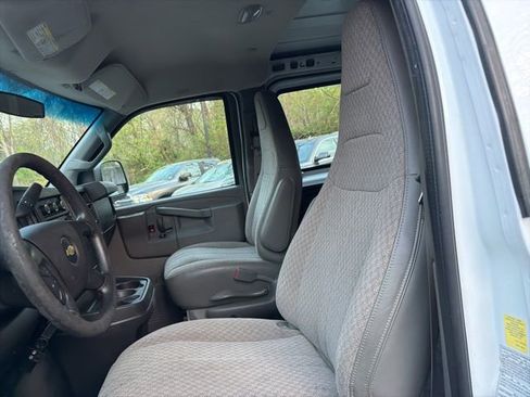 Used 2016 Chevrolet Express 3500 Extended RWD image 10