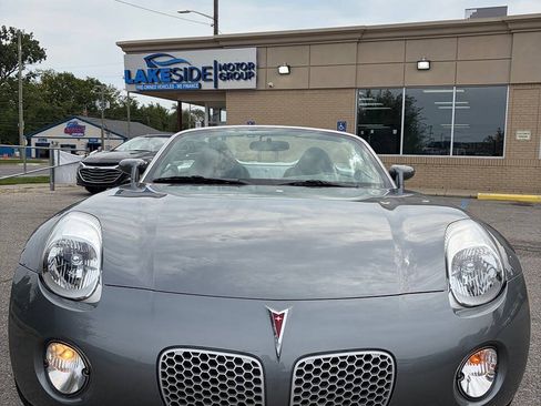 Used 2006 Pontiac Solstice Convertible w/ Power Package RWD image 2