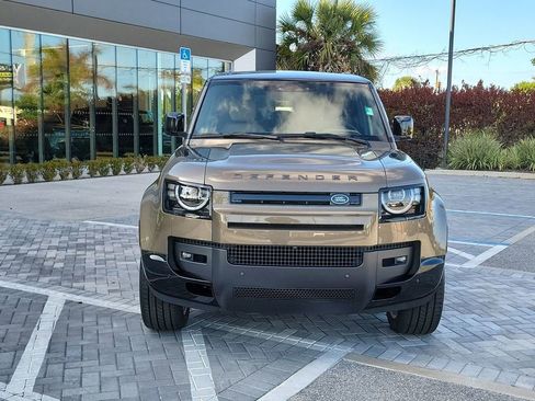 New 2026 Land Rover Defender 130 X-Dynamic SE image 8