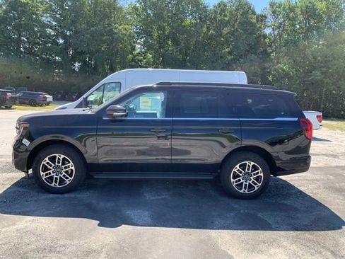 New 2025 Ford Expedition Active image 14