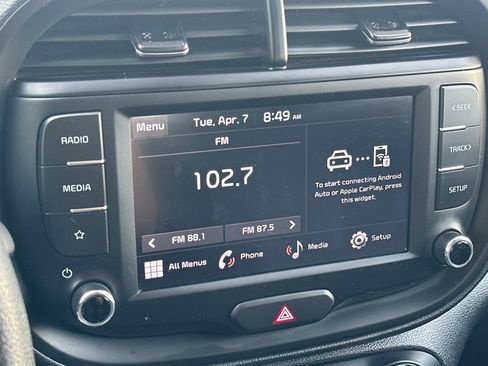 Used 2025 Kia Soul LX w/ LX Technology Package FWD image 19
