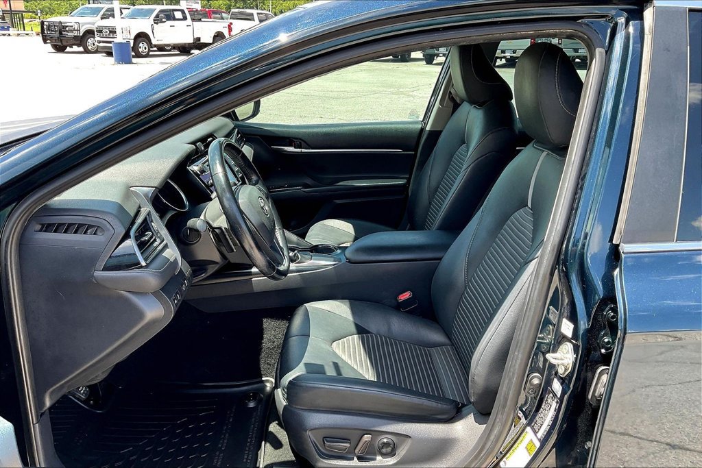 Used 2019 Toyota Camry SE FWD image 22